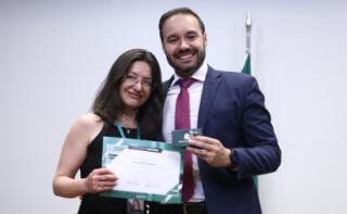 Cerimônia de abertura do Mês do Servidor. Servidora, Anna Christina Lins Gomes e Diretor-Geral da Câmara dos Deputados, Guilherme Barbosa Brandão