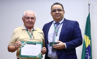 Cerimônia de abertura do Mês do Servidor. Colaborador, José Menezes e Diretor Administrativo, Mauro Limeira Mena Barreto