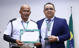 Cerimônia de abertura do Mês do Servidor. Colaborador, Rone Oliveira e Diretor Administrativo, Mauro Limeira Mena Barreto