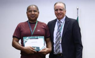 Cerimônia de abertura do Mês do Servidor. Colaborador, Jose Augusto Vieira Freitas e Assistente Técnico do Núcleo Setorial de Gestão da Diretoria de Recursos Humanos, Paulo Antonio Lima Costa