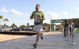 3ª Corrida Vertical. Diretor-Geral da Câmara dos Deputados, Guilherme Barbosa Brandão.
