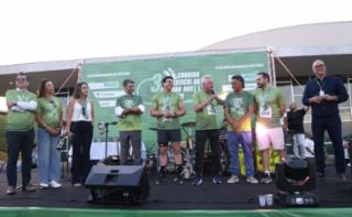 3ª Corrida Vertical. Sindilegis, André Galvão. Diretora Social e Esportiva Sindilegis, Mônica Ramos. Diretora-Geral Adjunta, Amanda Maria Ramalho de Carvalho. Presidente Sindilegis, Alison Souza. Dep. Carlos Veras (PT - PE).  Dep. Rodrigo Rollemberg (PSB-DF). Secretário-geral do Sindilegis, Paulo Cézar Alves. Diretor-geral da Câmara dos Deputados, Guilherme Barbosa Brandão. Diretor Administrativo Sindilegis, Helder Azevedo.