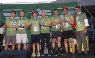 3ª Corrida Vertical. Servidor, Michael Shigeki. Diretor-Geral da Câmara dos Deputados, Guilherme Barbosa Brandão. Servidor, Francisco Fábio. Servidor, Maico Rufino. Dep. Rodrigo Rollemberg (PSB-DF). Presidente Sindilegis, Alison Souza. Servidor, Maicon da Cruz.