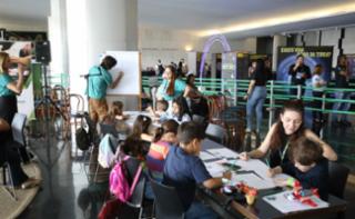 Oficina de Ilustração do Plenarinho. Salão Negro.