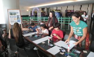 Oficina Dentro do Quadradinho - Criando com os painéis de Athos Bulcão com o Plenarinho.  Salão Negro.