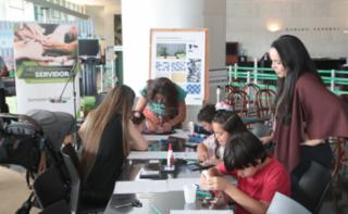 Oficina Dentro do Quadradinho - Criando com os painéis de Athos Bulcão com o Plenarinho.  Salão Negro.