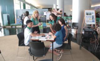 Oficina Dentro do Quadradinho - Criando com os painéis de Athos Bulcão com o Plenarinho.  Salão Negro.