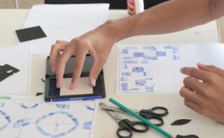 Oficina Dentro do Quadradinho - Criando com os painéis de Athos Bulcão com o Plenarinho.  Salão Negro.