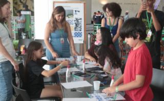 Oficina Dentro do Quadradinho - Criando com os painéis de Athos Bulcão com o Plenarinho.