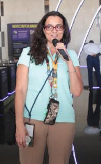 Visita guiada à Exposição “No meio do caminho tinha um meteorito”, Salão Negro. Professora de Geologia, Elisa Rocha.