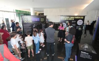 Visita guiada à Exposição “No meio do caminho tinha um meteorito”, Salão Negro.