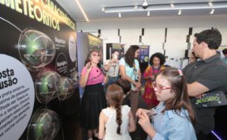 Visita guiada à Exposição “No meio do caminho tinha um meteorito”, Salão Negro.