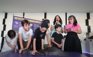 Visita guiada à Exposição “No meio do caminho tinha um meteorito”, Salão Negro.