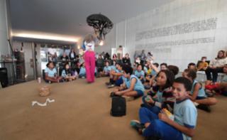 Contação de história baseada no livro “Uiraçu - Em busca das lendas perdidas”, Salão Negro.