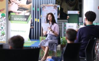 Espaço Kids. Salão Negro. Contadora de histórias, Fabyola Lima Madeira