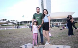 Escorrega no Gramado - Gramado do Congresso. Diretor-Geral da Câmara dos Deputados, Guilherme Barbosa Brandão. Participante, Débora Brandão. Participante, Beatriz Prudente.
