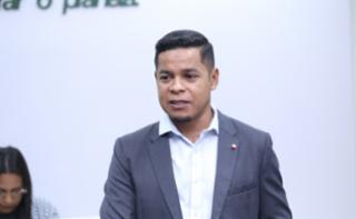 Visita à ONG “Programando o Futuro”, parceira responsável por receber os computadores descartados. Coordenador geral da instituição, Fábio Oliveira Paia