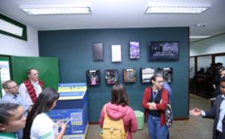 Visita à ONG “Programando o Futuro”, parceira responsável por receber os computadores descartados.