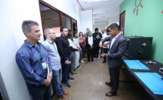 Visita à ONG “Programando o Futuro”, parceira responsável por receber os computadores descartados.