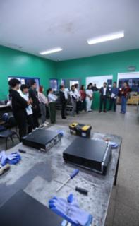 Visita à ONG “Programando o Futuro”, parceira responsável por receber os computadores descartados.