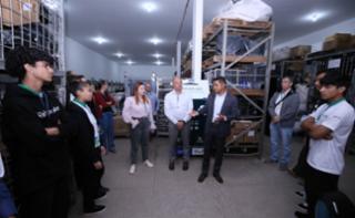 Visita à ONG “Programando o Futuro”, parceira responsável por receber os computadores descartados.