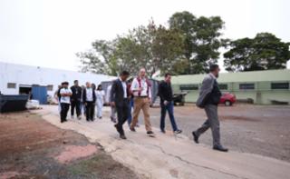 Visita à ONG “Programando o Futuro”, parceira responsável por receber os computadores descartados.