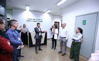 Visita à ONG “Programando o Futuro”, parceira responsável por receber os computadores descartados.