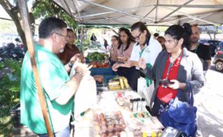 Inauguração da "EcoFeira - Orgânicos na Câmara". Estacionamento do Anexo IV.