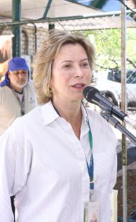 Inauguração da "EcoFeira - Orgânicos na Câmara". Estacionamento do Anexo IV. Servidora, Eliana Dias Ramagem.