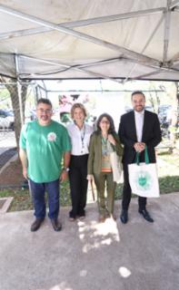Inauguração da "EcoFeira - Orgânicos na Câmara". Estacionamento do Anexo IV. Presidente Sindicato Orgânicos, Pedro Sena. Servidora, Eliana Dias Ramagem. Servidora, Raquel Henkin e Diretor-Geral da Câmara dos Deputados, Guilherme Barbosa Brandão.