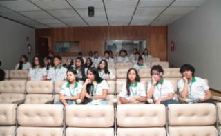 Apresentação de filme com tema sobre sustentabilidade. Freitas Nobre.