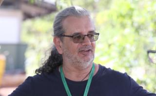 Viveiro aberto. Papo sobre compostagem com distribuição de mudas para participantes. Chefe de gestão de áreas verdes, Paulo Barreiras.