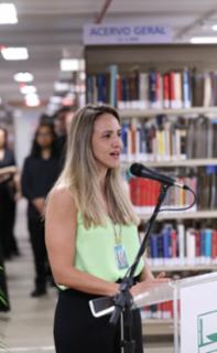 Sarau. Diretora Adjunta da CD, Amanda de Carvalho.