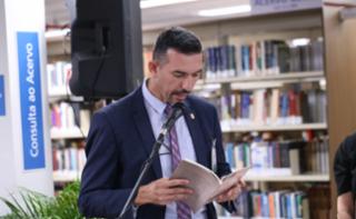 Sarau. Servidor do Departamento de polícia legislativa, Suprecílio Barros Neto.