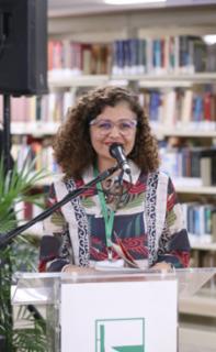 Sarau. Servidora da assessoria de imprensa - DIREX, Maria Amélia Elói.