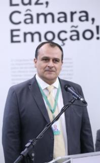 Cerimônia de Premiação do Concurso “Luz, Câmara, Emoção” e Lançamento de Fotolivro de mesmo título. Diretor-executivo de Comunicação e Mídias Digitais, Cláudio Araújo.