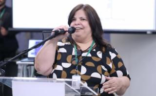 Cerimônia de Premiação do Concurso “Luz, Câmara, Emoção” e Lançamento de Fotolivro de mesmo título. Diretora da Edições Câmara, Ana Lígia Mendes