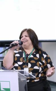 Cerimônia de Premiação do Concurso “Luz, Câmara, Emoção” e Lançamento de Fotolivro de mesmo título. Diretora da Edições Câmara, Ana Lígia Mendes.