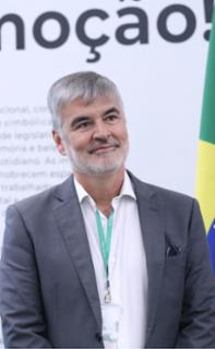 Cerimônia de Premiação do Concurso “Luz, Câmara, Emoção” e Lançamento de Fotolivro de mesmo título. Diretor do Centro de Documentação e Informação, Sergio Sampaio.