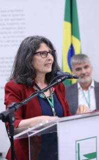 Cerimônia de Premiação do Concurso “Luz, Câmara, Emoção” e Lançamento de Fotolivro de mesmo título. Servidora, Raquel Henkin.