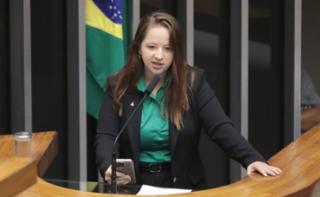 Homenagem aos 50 anos da Sociedade Esportiva do Gama. Administradora  do Gama, Thábata Norrana.