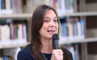 Bate-papo com o autor do livro “Toda Fúria”. Diretora da Coordenação da Biblioteca, Janice Silveira.