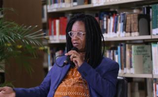 Bate-papo com o autor do livro “Toda Fúria”. Autor, Tom Farias.