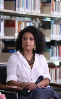 Bate-papo com o autor do livro “Toda Fúria”. Apresentadora, Maira Brito.