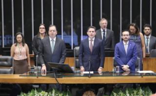 Entrega do Prêmio Mérito Legislativo. Dep. Elmar Nascimento (UNIÃO-BA). Presidente da Câmara dos Deputados, Hugo Motta (REPUBLICANOS - PB) e Dep. Lula da Fonte (PP - PE).