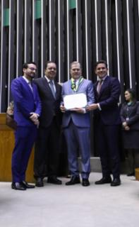 Entrega do Prêmio Mérito Legislativo. Dep. Lula da Fonte (PP - PE). Dep. Elmar Nascimento (UNIÃO - BA). Ministro do Supremo Tribunal Federal, José Antonio Dias Toffoli. Presidente da Câmara dos Deputados, Hugo Motta (REPUBLICANOS - PB).