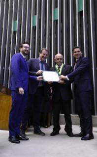 Entrega do Prêmio Mérito Legislativo. Dep. Lula da Fonte (PP - PE). Dep. Nilto Tatto (PT - SP). Coordenador da Casa de
	Governo da Presidência da República em Boa Vista/RR, Nilton Luis Godoy Tubino. Presidente da Câmara dos Deputados, Hugo Motta (REPUBLICANOS - PB).