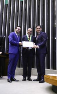 Entrega do Prêmio Mérito Legislativo.Dep. Lula da Fonte (PP - PE). Representante da CNN Brasil, Daniel de Azevedo. Presidente da Câmara dos Deputados, Hugo Motta (REPUBLICANOS - PB).