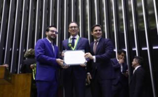 Entrega do Prêmio Mérito Legislativo. Dep. Lula da Fonte (PP - PE). Juiz de Direito do Estado do Rio de Janeiro, Alexandre Chini Neto. Presidente da Câmara dos Deputados, Hugo Motta (REPUBLICANOS - PB).