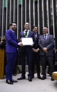 Entrega do Prêmio Mérito Legislativo. Dep. Lula da Fonte (PP - PE). Juiz de Direito do Estado do Rio de Janeiro, Alexandre Chini Neto. Presidente da Câmara dos Deputados, Hugo Motta (REPUBLICANOS - PB).